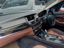 BMW 520i AT HITAM 2016 9