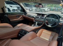 BMW 520i AT HITAM 2016 8