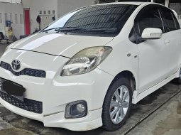 Toyota Yaris E A/T ( Matic ) 2012 Putih Mulus Siap Pakai Good Condition 4