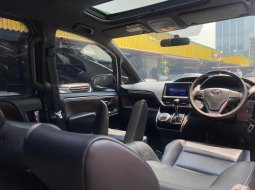 Toyota Voxy 2.0 A/T 2019 Putih 7