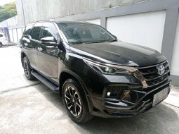 Toyota Fortuner 2.8 GR Sport Diesel Matic 2022 DP 35 Juta 3