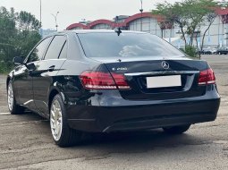 Mercedes-Benz E-Class E 200 2016 Hitam 6