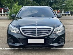 Mercedes-Benz E-Class E 200 2016 Hitam 2