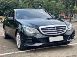 Mercedes-Benz E-Class E 200 2016 Hitam 1