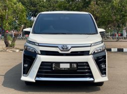 TOYOTA VOXY 2.0 AT PUTIH 2019 SIAP PAKAI 2