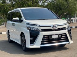 TOYOTA VOXY 2.0 AT PUTIH 2019 SIAP PAKAI 1