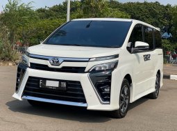 TOYOTA VOXY 2.0 AT PUTIH 2019 SIAP PAKAI 3