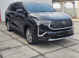 Toyota Kijang Innova Zenix q Hybrid modelista tss 2023 Hitam 5