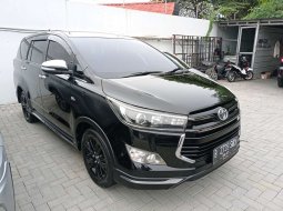 Toyota Venturer 2.0 A/T 2017 Hitam