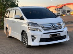 TOYOTA VELLFIRE Z GOLDEN EYE AT PUTIH 2015 TERMURAH SIAP PAKAI