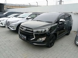 Dijual Toyota Venturer 2.0 AT 2017 Hitam