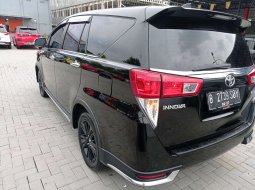 Toyota Venturer 2.0 Matic 2017 Hitam 4