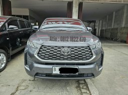 Toyota Innova Zenix V 2.0 bensin AT ( Matic )  2022 / 2023 Abu² Tua Km low 15rban Jakarta pusat