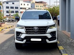 Toyota Fortuner New  4x2 2.8 A/T DSL GR Sport 2022 putih diesel cash kredit proses bisa dibantu