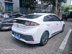 Hyundai Ioniq Signature 2021 Putih 8