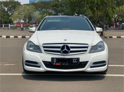 Mercedes-Benz C-Class C 300 Putih