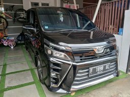 Toyota Voxy 2.0 A/T 2018 Hitam 7