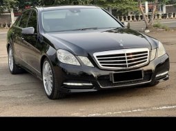 Mercedes-Benz E-Class E 300 SportStyle Avantgarde Line 2011 Hitam