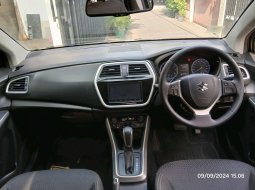 Suzuki SX4 S-Cross AT 2017 Abu-abu 9