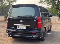 HYUNDAI H1 ROYALE BENSIN AT HITAM 2018 HARGA TERMURAH 4