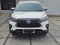 Toyota innova Venturer 2.4 A/T DieselL 2022 Putih