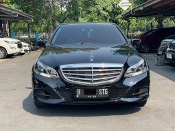 Mercedes-Benz E-Class E 200 2 2016 AT Hitam