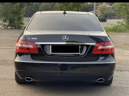 Mercedes-Benz E-Class E 300 2011 5