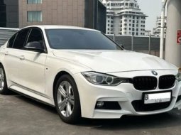 2014 BMW 320i Option Body Kit M-Performance Rawatan ATPM Km 81 rb Mulus Interior Orsinil Otr KREDIT 3