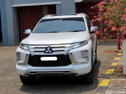 Mitsubishi Pajero Sport NewDakar Ultimate 4x4 A/T 2023 putih km 9 ribuan cash kredit proses bisa