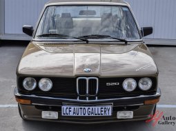 BMW 5 Series 520i 1999 Beige 1