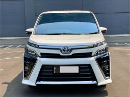 Toyota Voxy 2.0 A/T 2019 Putih 1