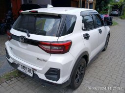 Daihatsu Rocky 1.2 X CVT 2023 Putih 3