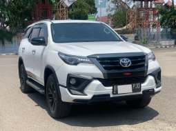 Toyota Fortuner 2.4 TRD AT 2020 4