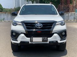 Toyota Fortuner 2.4 TRD AT 2020 3