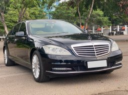 MERCEDES BENZ S300 AT HITAM 2011 KM ANTIK SIAP PAKAI