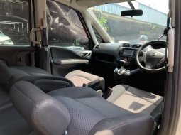 Nissan Serena Highway Star 2013 10