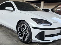 Hyundai Ioniq 6 Signature A/T ( Matic ) 2023 Putih Gress New Km 25 Perak Siap Pakai 2