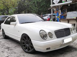 Mercedes-Benz E-Class 230 (W210) Km 48 rb B GANJIL Pjk OKT 2024 Vr20 Kondisi Body Mulus Interior Ori