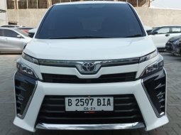 JUAL Toyota Voxy 2.0 AT 2019 Putih