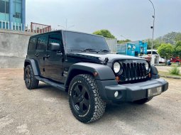 Jeep Wrangler Sport Unlimited Hitam 3