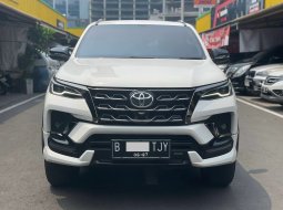 FORTUNER GR SPORT 4x2 AT PUTIH 2022