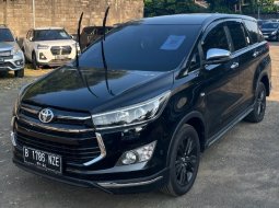 Toyota Venturer 2.0 A/T Bensin 2019 Hitam 9