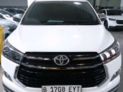 Toyota Venturer 2.0 A/T Bensin 2017 Putih