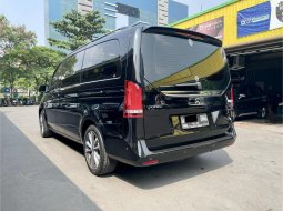 Mercedes-Benz V-Class V 260 Hitam 8