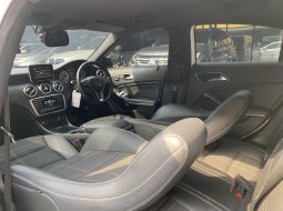 Mercedes-Benz A-Class A 200 2013 Putih 9