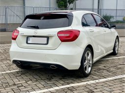 Mercedes-Benz A-Class A 200 2013 Putih 3