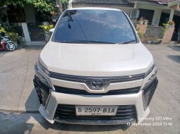 Promo Voxy 2.0 AT 2019 Putih *97BIA