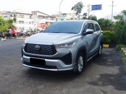 Toyota Kijang Innova Zenix V Hybrid 2023 silver km 25ribuan sunroof cash kredit proses bisa dibantu 3