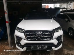 Toyota Fortuner New  4x2 2.8 GR Sport A/T DSL 2022 Putih