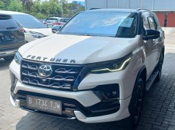 JUAL Toyota Fortuner 2.8 GR Sport 4x2 AT 2022 Putih 2